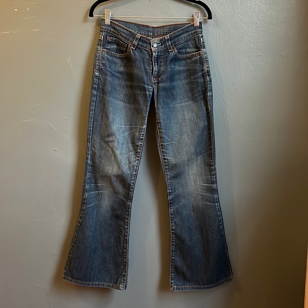 Vintage Levi’s flare bottom and low waist - size S women